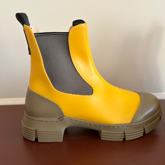 *SOLD* GANNI BOOTS - Picture 2 of 9